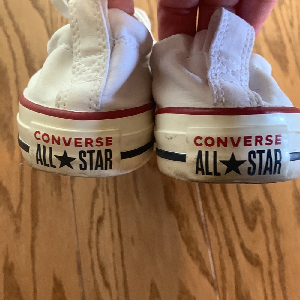 Classic White Suede Shoreline Converse - Picture 5 of 5